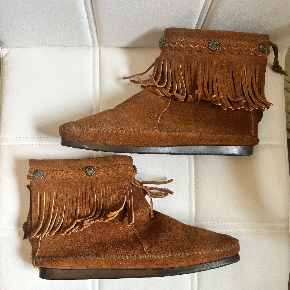 Minnetonka High Top Back Zip Ankle Boot Brown 7.5
